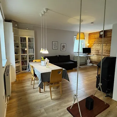 Spacious Family-friendly Apartment, Free Parking *