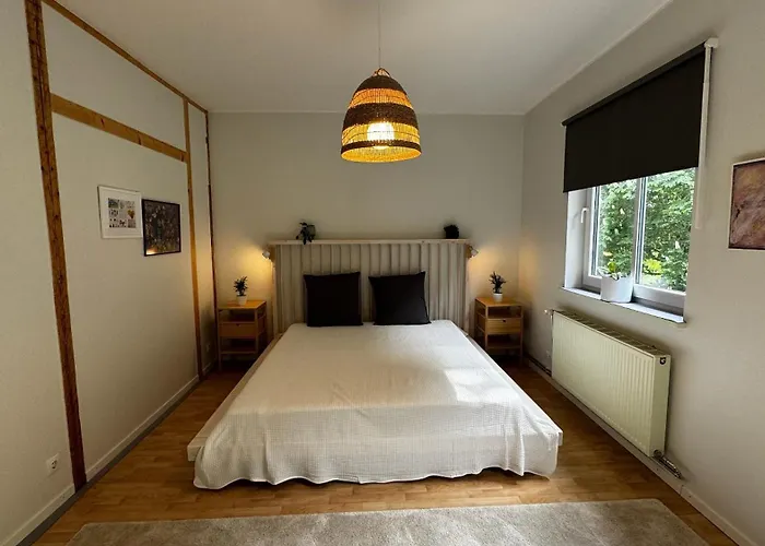 Spacious Family-friendly Apartment, Free Parking アパート