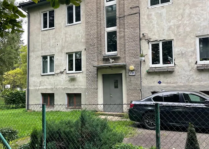 Spacious Family-friendly Apartment, Free Parking アパート *